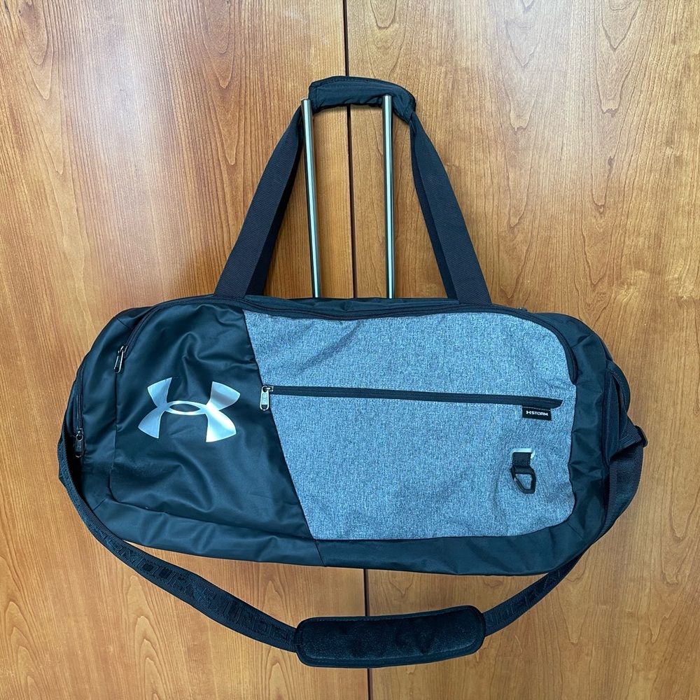 Large under armour storm duffle bag. Blk/grey